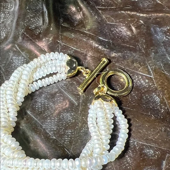 Elegant Pearl Bracelet with Gold Accents.WA465 - Picture 3 of 4